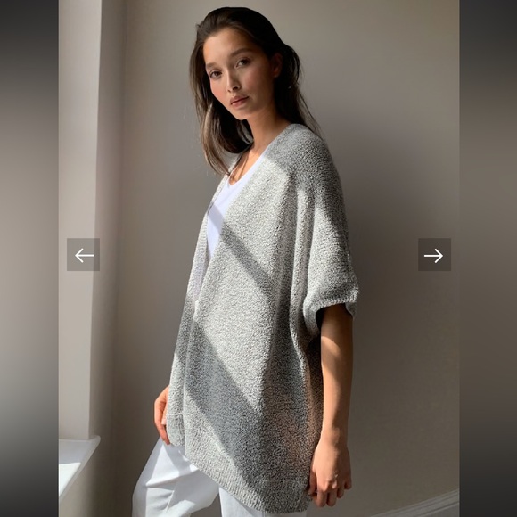 Community Ionic Cape - Picture 2 of 10